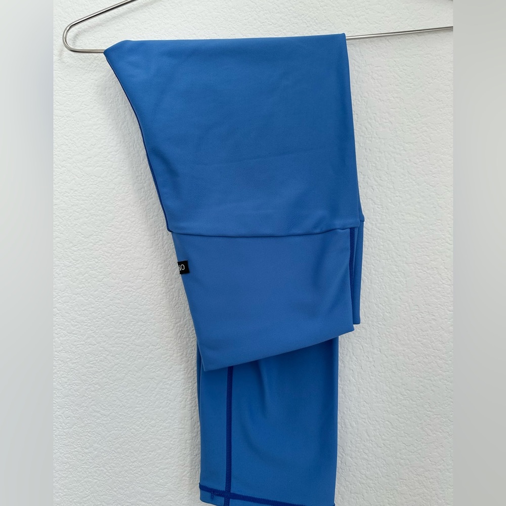 Oraki Medium capri - like new!